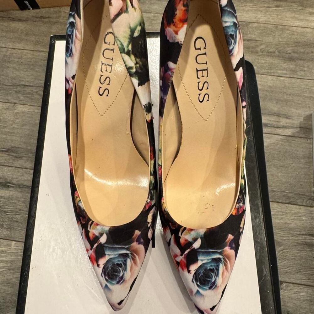 Guess floral print pumps